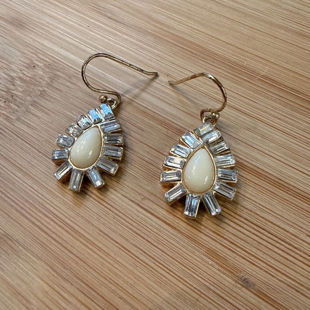 Yellow Pear Shaped Crystal Dangle Drop Earrings On Gold Vintage Unbranded